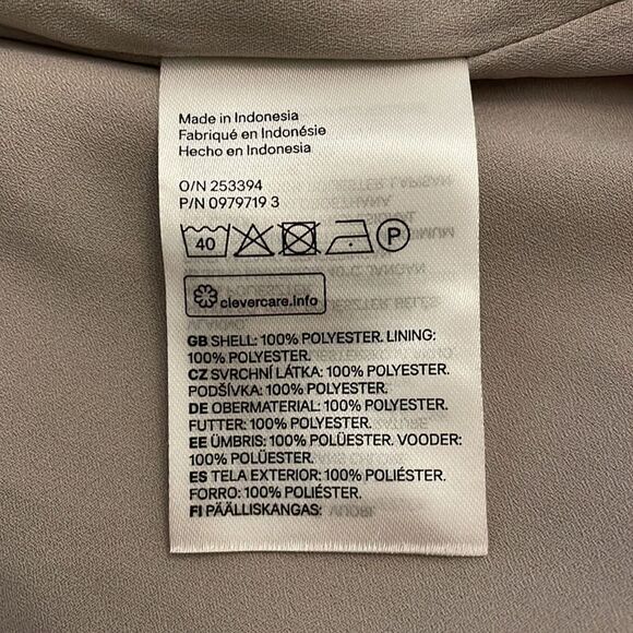 H&M Gray Satin Sleeveless Blouse Womens Size Extra Large XL Flowy Minimalist - Picture 9 of 10